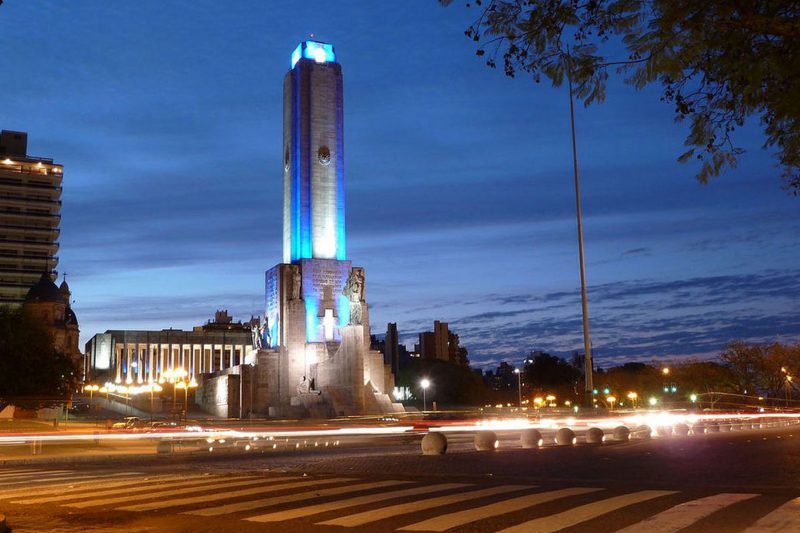 Monumento a la bandera iluminado Rosario